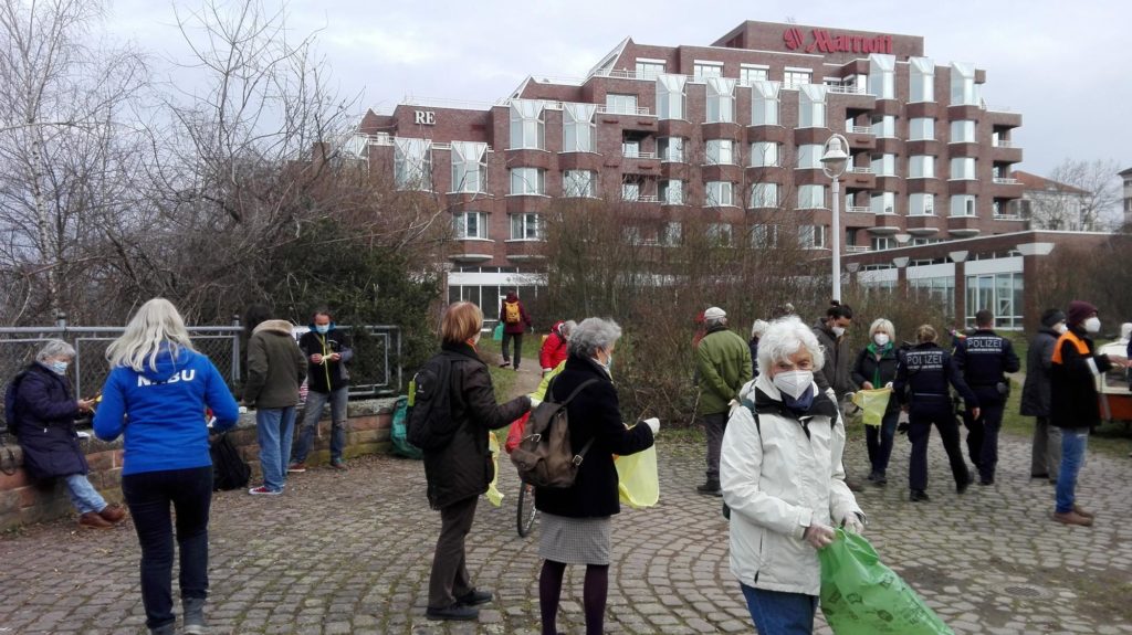 Reinigungs- und Protestaktion pro Penta-Park des NABU am 10.03.21